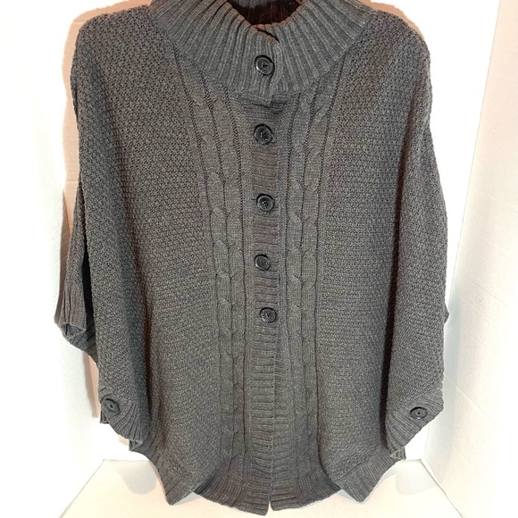 Merona Chunky Cable Knit Button Front Poncho / Cape Sweater Gray Size L/XL - Picture 2 of 15